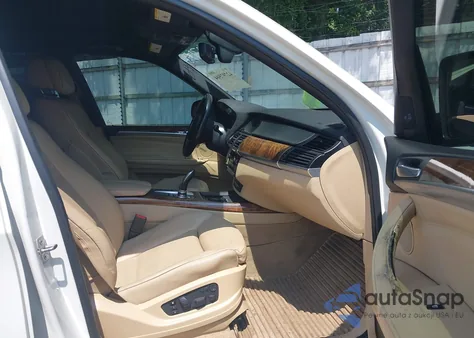 2012 BMW X5 xDrive50I z USA, uszkodzony, nr VIN 5UXZV8C55CL424211